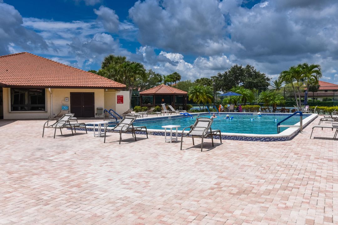 На продажу: $144,900 (1 спален, 1 ванн, 697 Квадратных фут)