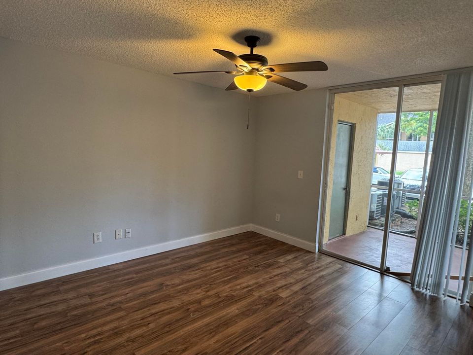 For Rent: $1,700 (1 beds, 1 baths, 820 Square Feet)