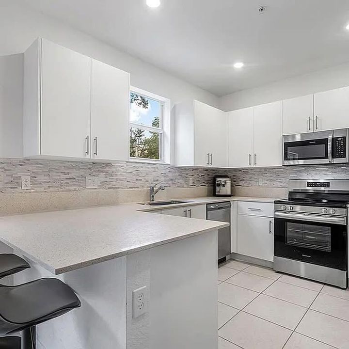 For Sale: $487,000 (3 beds, 2 baths, 1426 Square Feet)