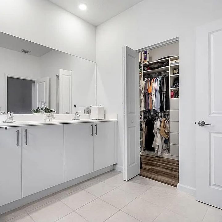 For Sale: $487,000 (3 beds, 2 baths, 1426 Square Feet)