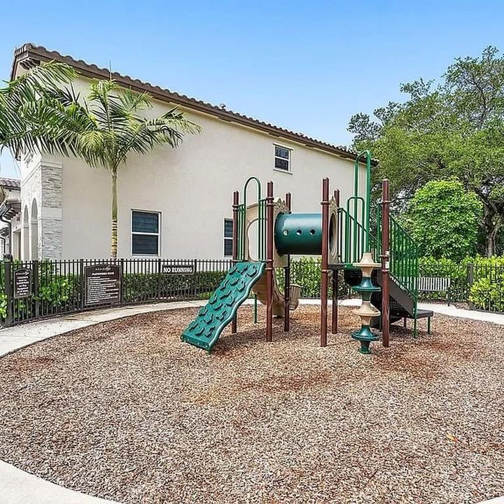 For Sale: $487,000 (3 beds, 2 baths, 1426 Square Feet)