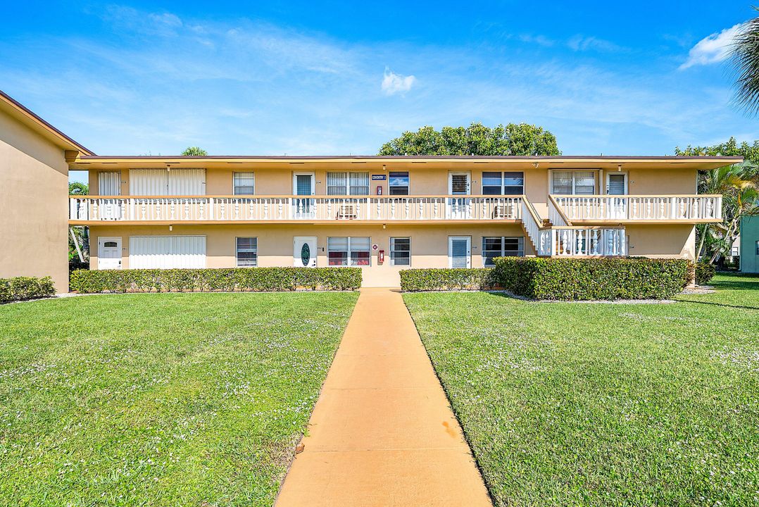 На продажу: $185,000 (2 спален, 1 ванн, 798 Квадратных фут)