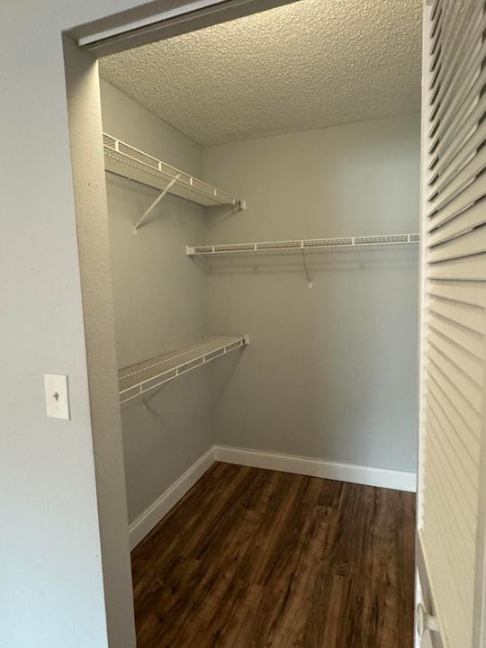 For Rent: $1,700 (1 beds, 1 baths, 820 Square Feet)