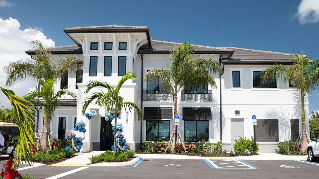 For Sale: $432,225 (2 beds, 2 baths, 1806 Square Feet)