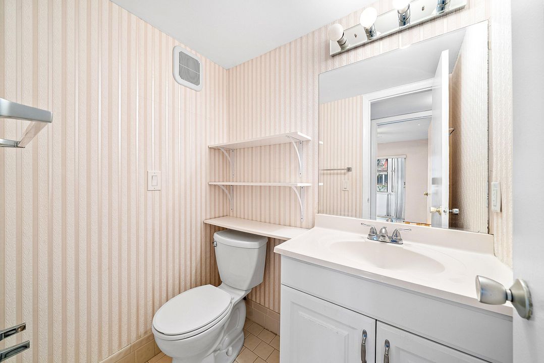 На продажу: $185,000 (2 спален, 1 ванн, 798 Квадратных фут)