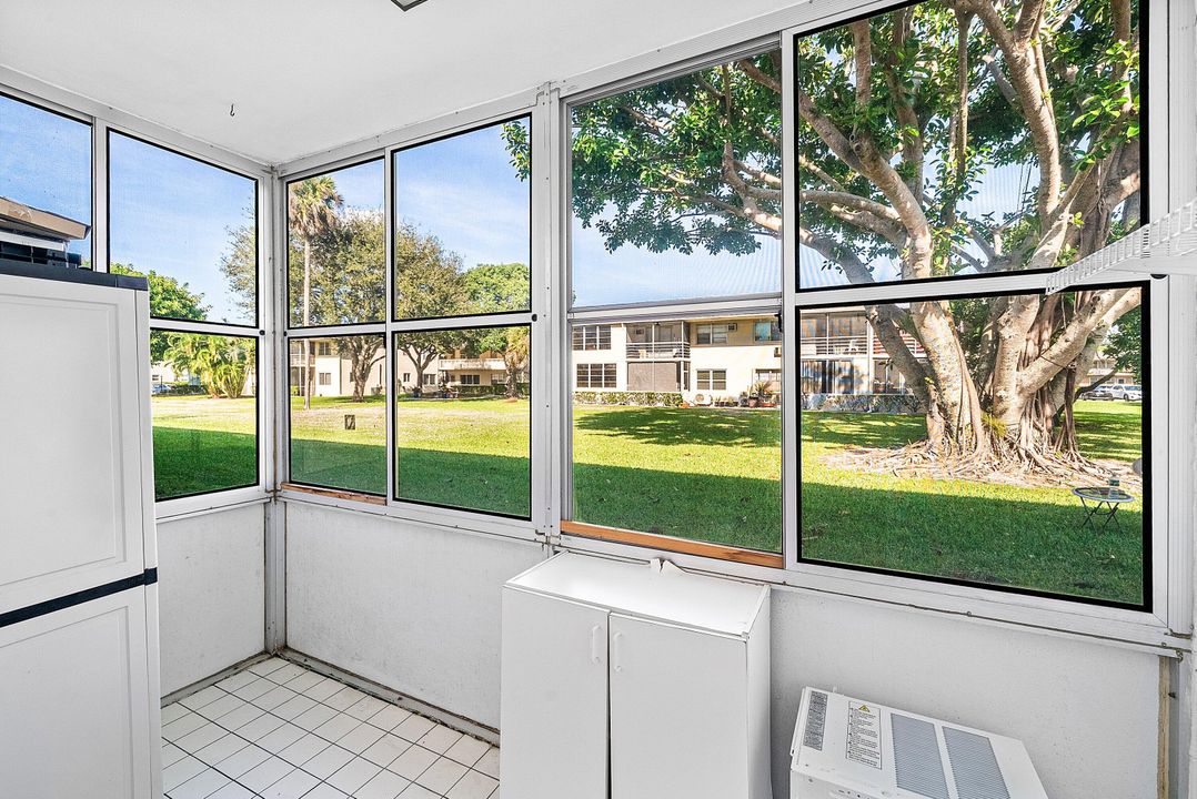 На продажу: $185,000 (2 спален, 1 ванн, 798 Квадратных фут)