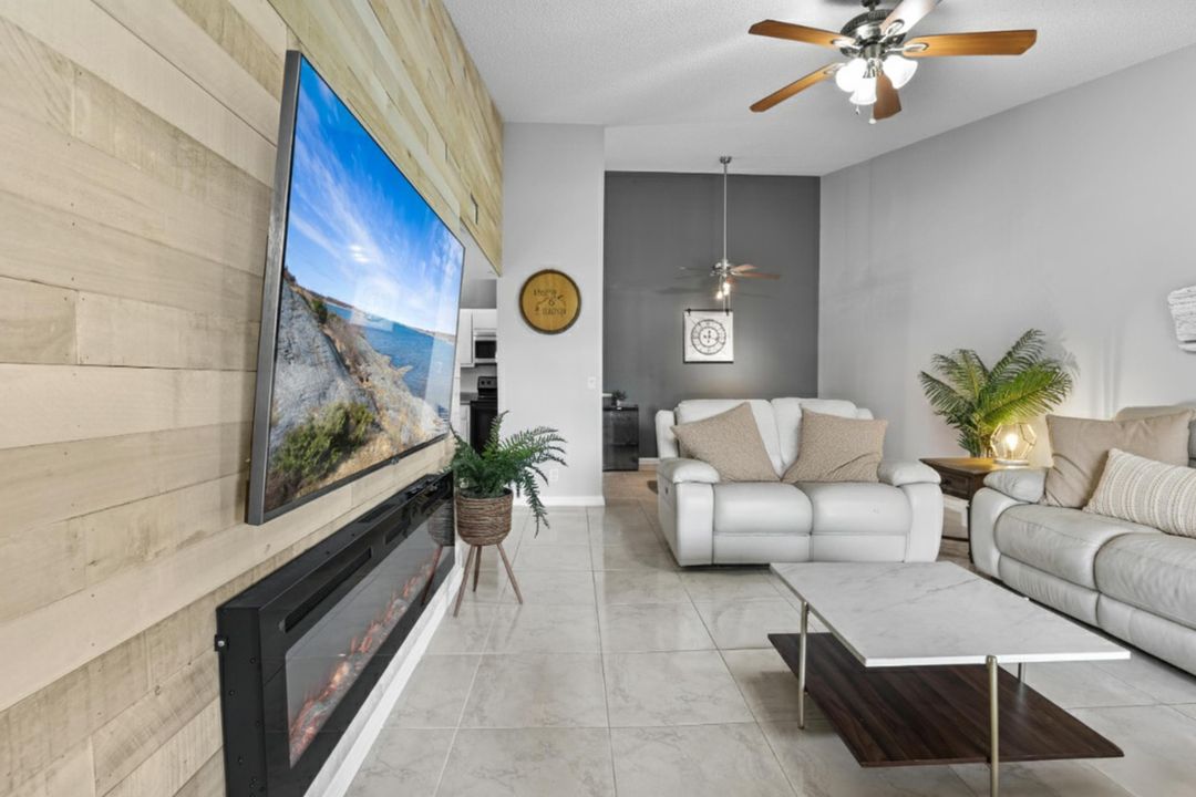 For Sale: $270,000 (2 beds, 2 baths, 1000 Square Feet)