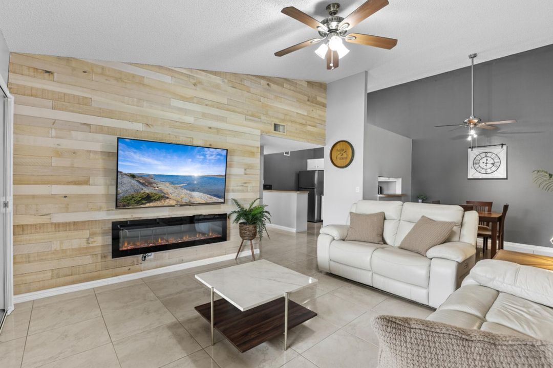 For Sale: $270,000 (2 beds, 2 baths, 1000 Square Feet)