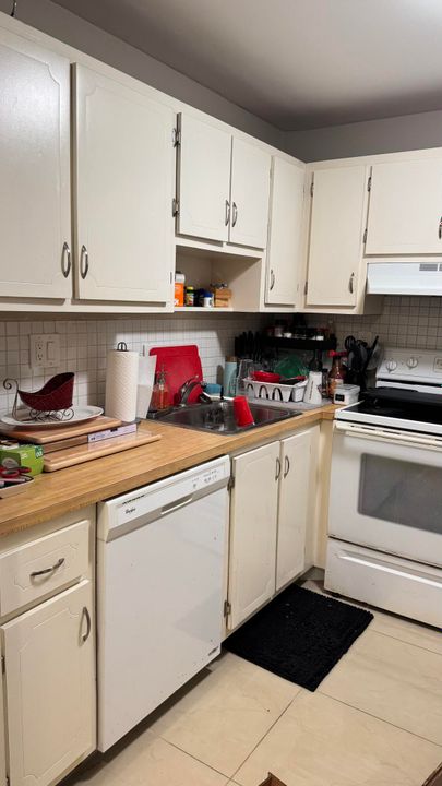 Active With Contract: $1,650 (1 beds, 1 baths, 741 Square Feet)