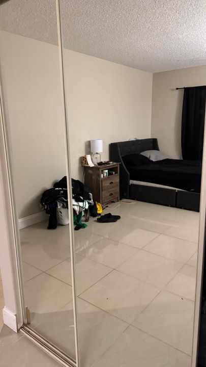 Active With Contract: $1,650 (1 beds, 1 baths, 741 Square Feet)