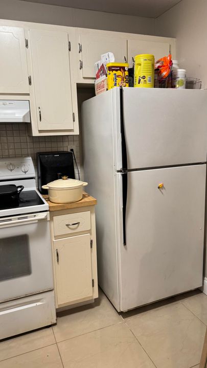 Active With Contract: $1,650 (1 beds, 1 baths, 741 Square Feet)