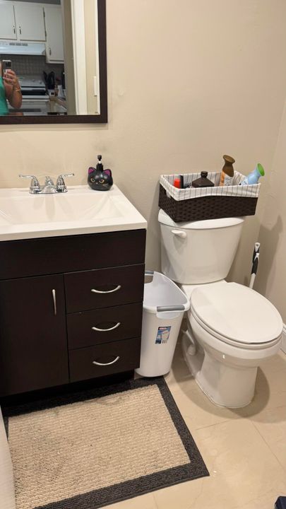 Active With Contract: $1,650 (1 beds, 1 baths, 741 Square Feet)