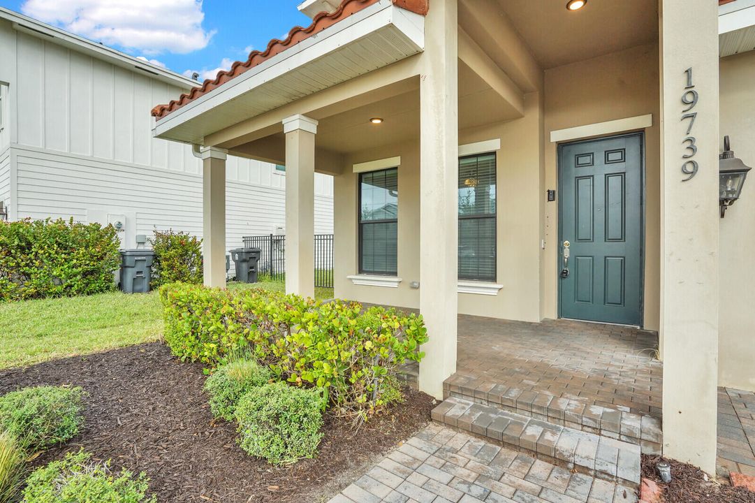 For Sale: $589,900 (4 beds, 2 baths, 2418 Square Feet)