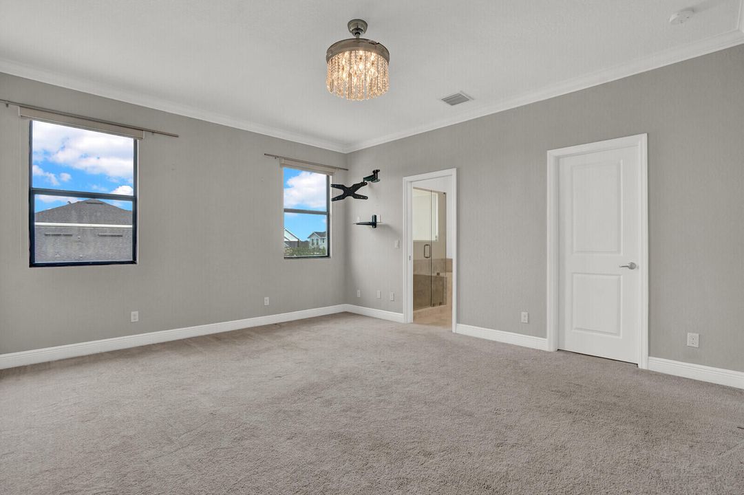 For Sale: $589,900 (4 beds, 2 baths, 2418 Square Feet)