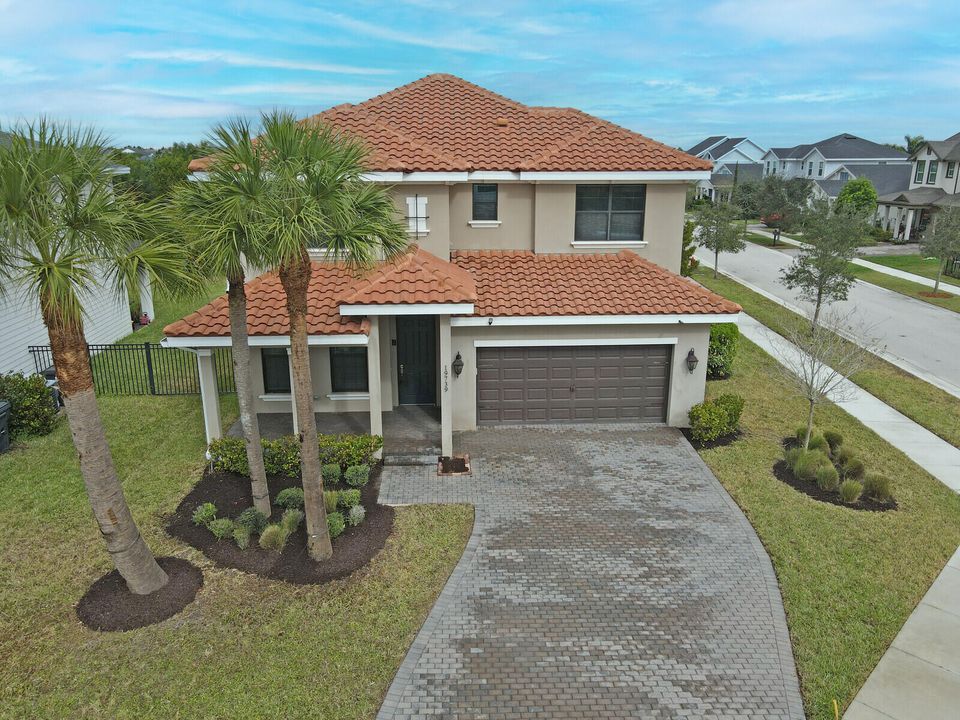 For Sale: $589,900 (4 beds, 2 baths, 2418 Square Feet)