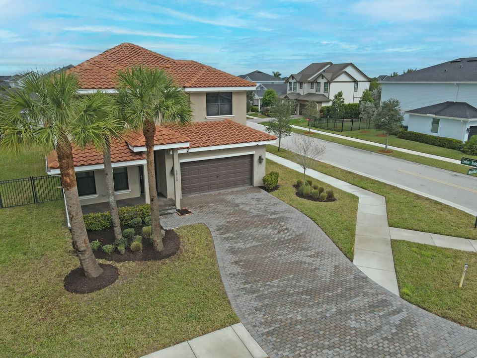 For Sale: $589,900 (4 beds, 2 baths, 2418 Square Feet)