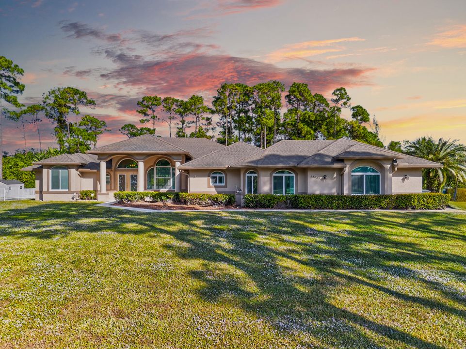 For Sale: $950,000 (4 beds, 3 baths, 3086 Square Feet)