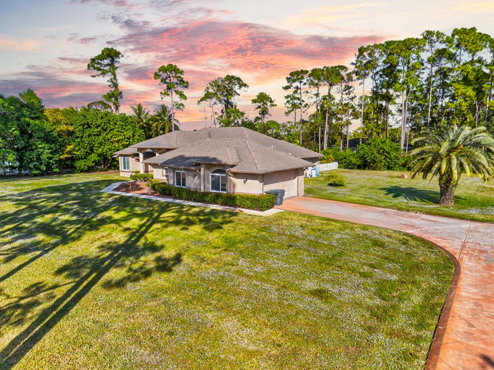 For Sale: $950,000 (4 beds, 3 baths, 3086 Square Feet)