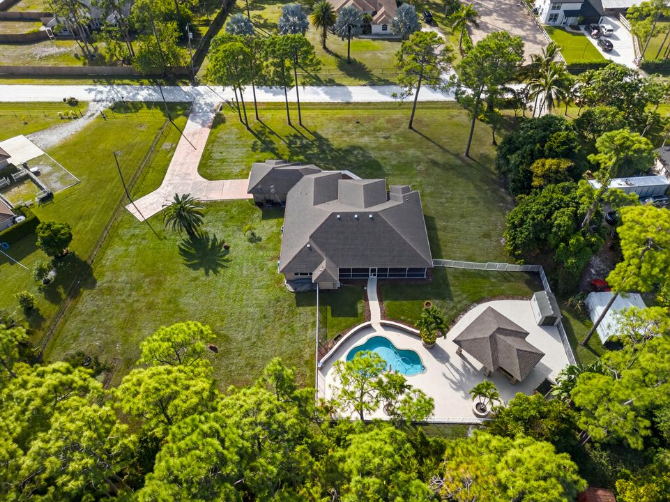 For Sale: $950,000 (4 beds, 3 baths, 3086 Square Feet)