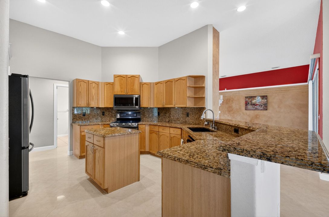 For Sale: $950,000 (4 beds, 3 baths, 3086 Square Feet)