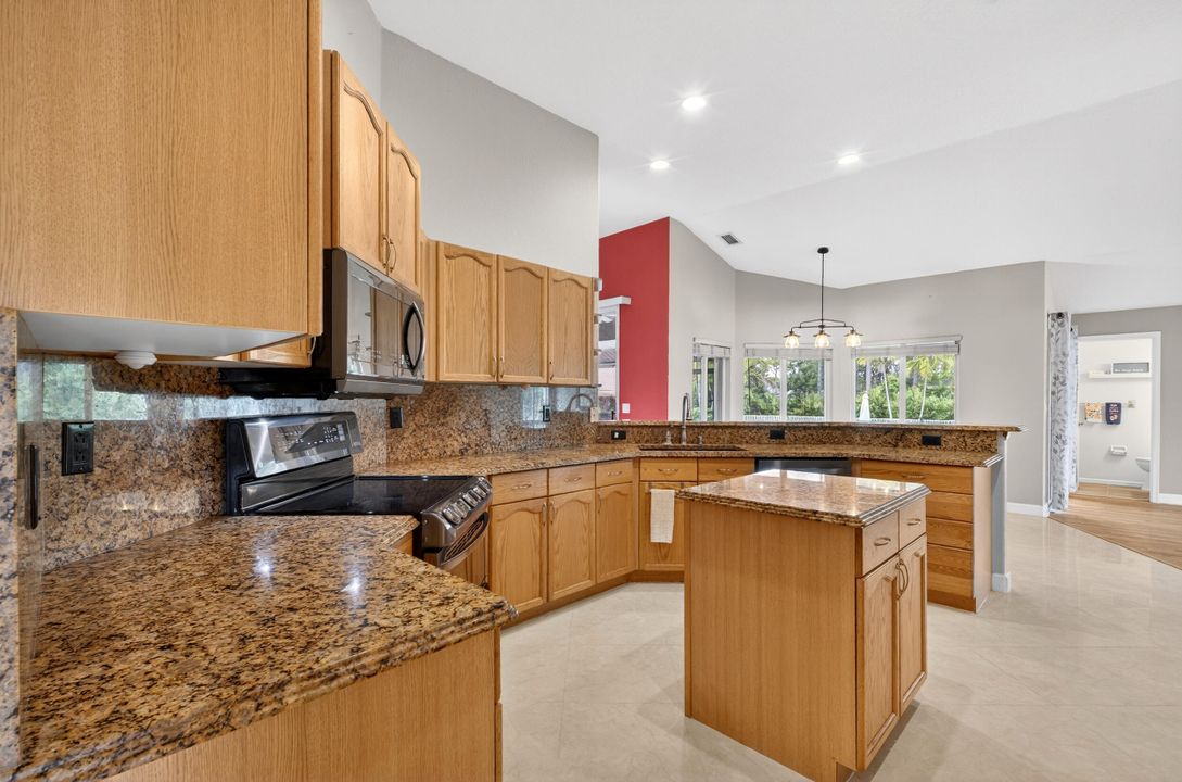 For Sale: $950,000 (4 beds, 3 baths, 3086 Square Feet)