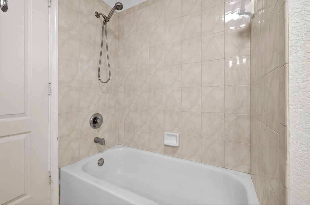 For Sale: $950,000 (4 beds, 3 baths, 3086 Square Feet)