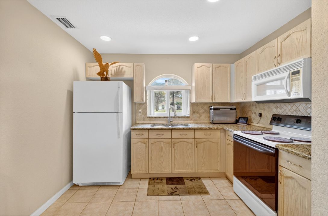 For Sale: $950,000 (4 beds, 3 baths, 3086 Square Feet)