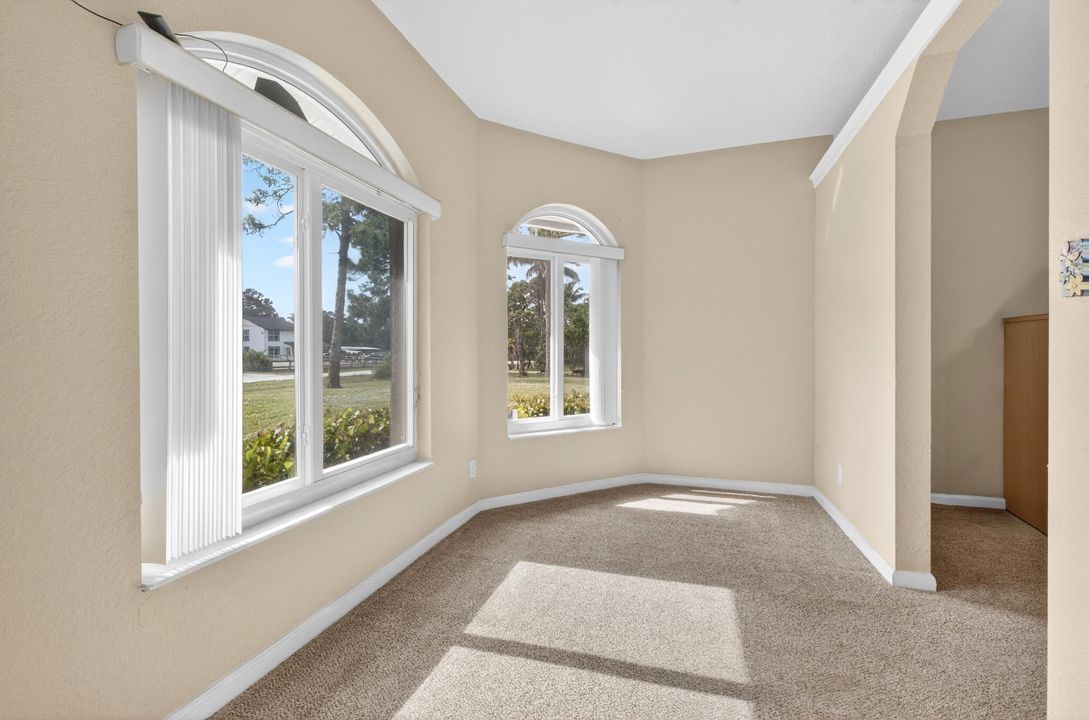 For Sale: $950,000 (4 beds, 3 baths, 3086 Square Feet)