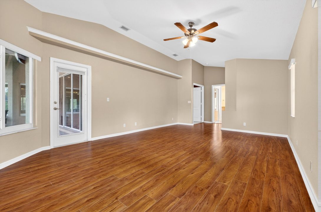 For Sale: $950,000 (4 beds, 3 baths, 3086 Square Feet)