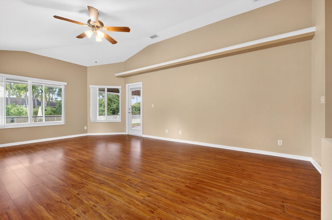 For Sale: $950,000 (4 beds, 3 baths, 3086 Square Feet)