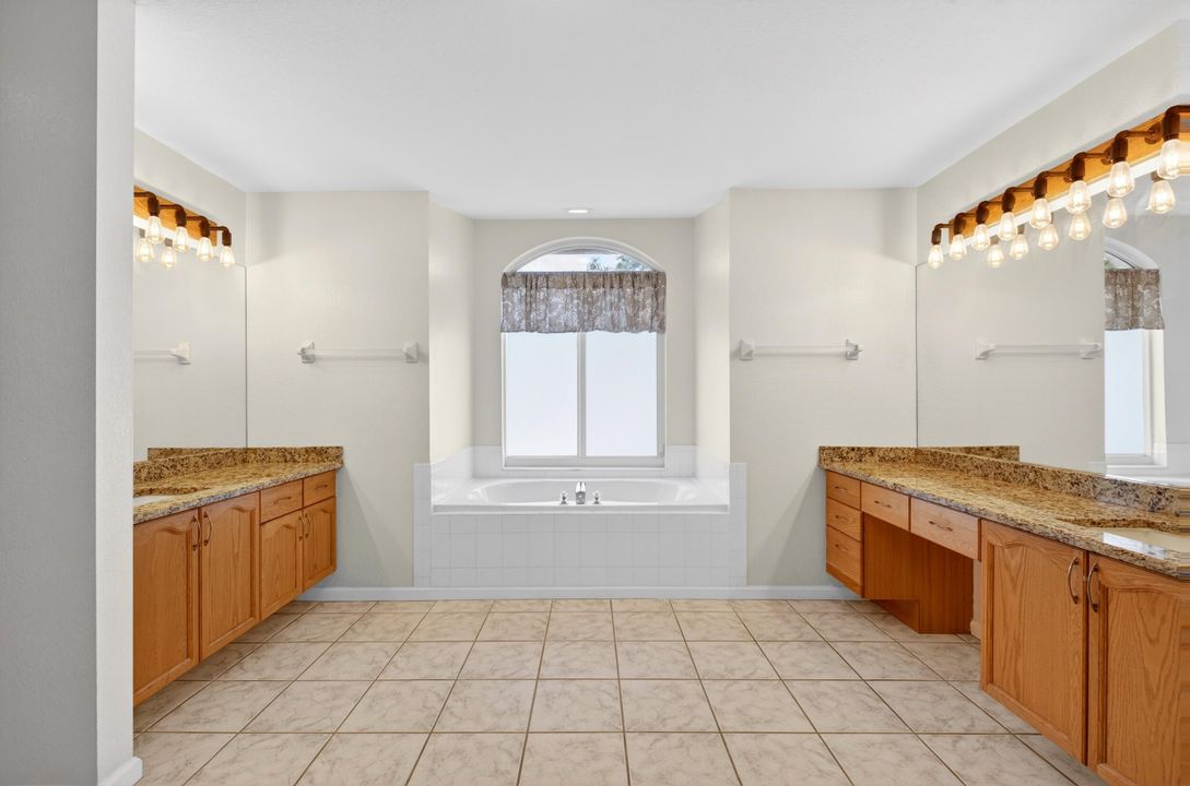 For Sale: $950,000 (4 beds, 3 baths, 3086 Square Feet)