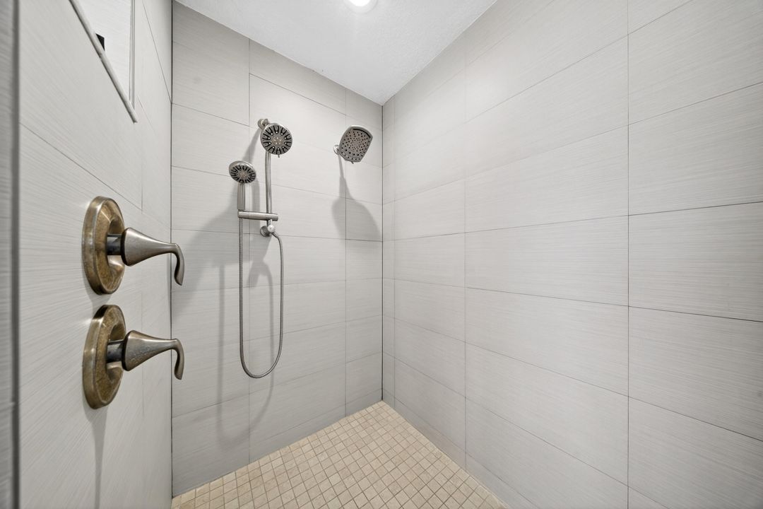 For Sale: $950,000 (4 beds, 3 baths, 3086 Square Feet)