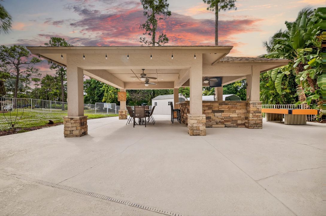 For Sale: $950,000 (4 beds, 3 baths, 3086 Square Feet)