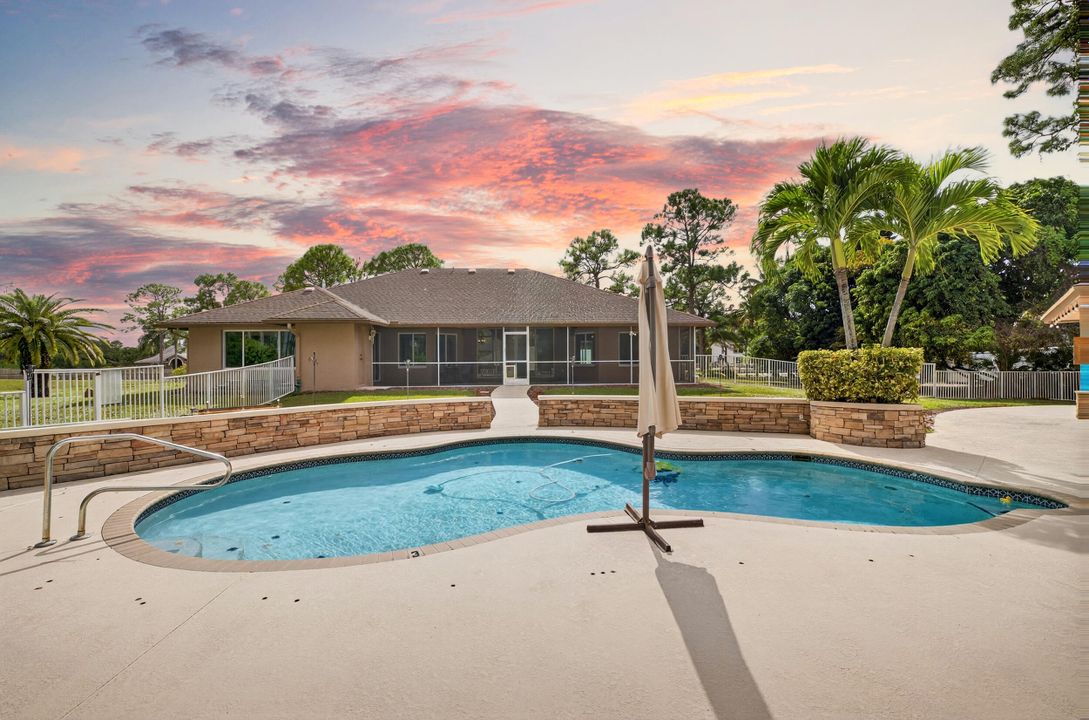 For Sale: $950,000 (4 beds, 3 baths, 3086 Square Feet)