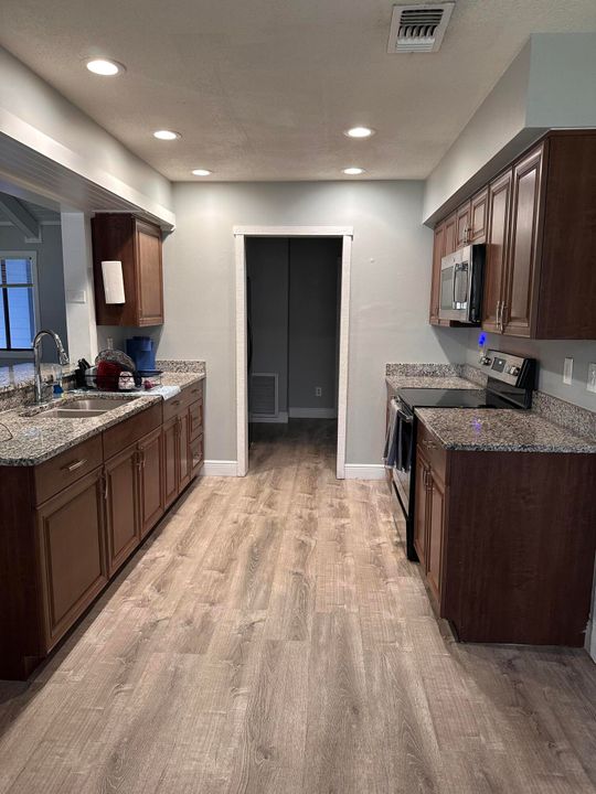 出租: $2,300 (3 贝兹, 2 浴室, 1388 平方英尺)