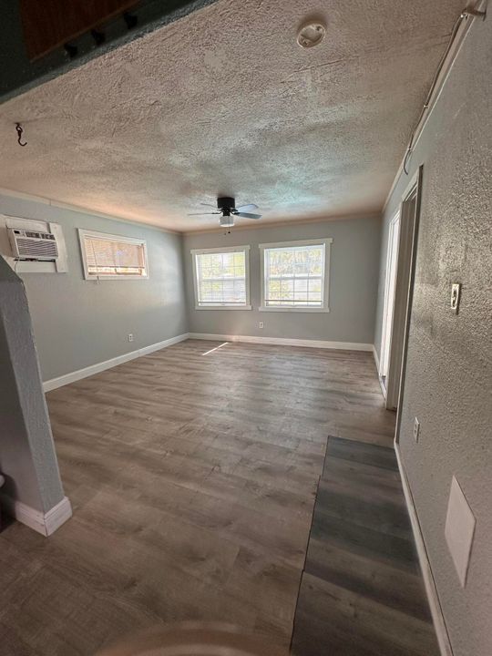 出租: $2,300 (3 贝兹, 2 浴室, 1388 平方英尺)