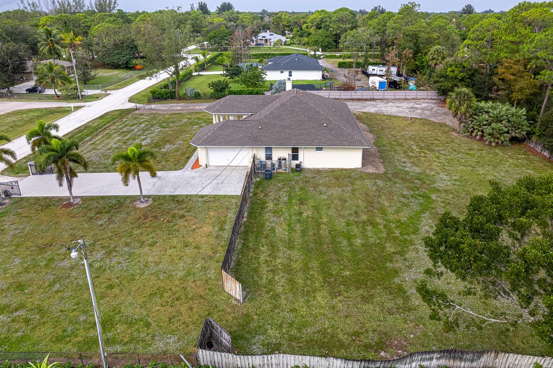 Под контрактом: $740,000 (4 спален, 3 ванн, 2840 Квадратных фут)