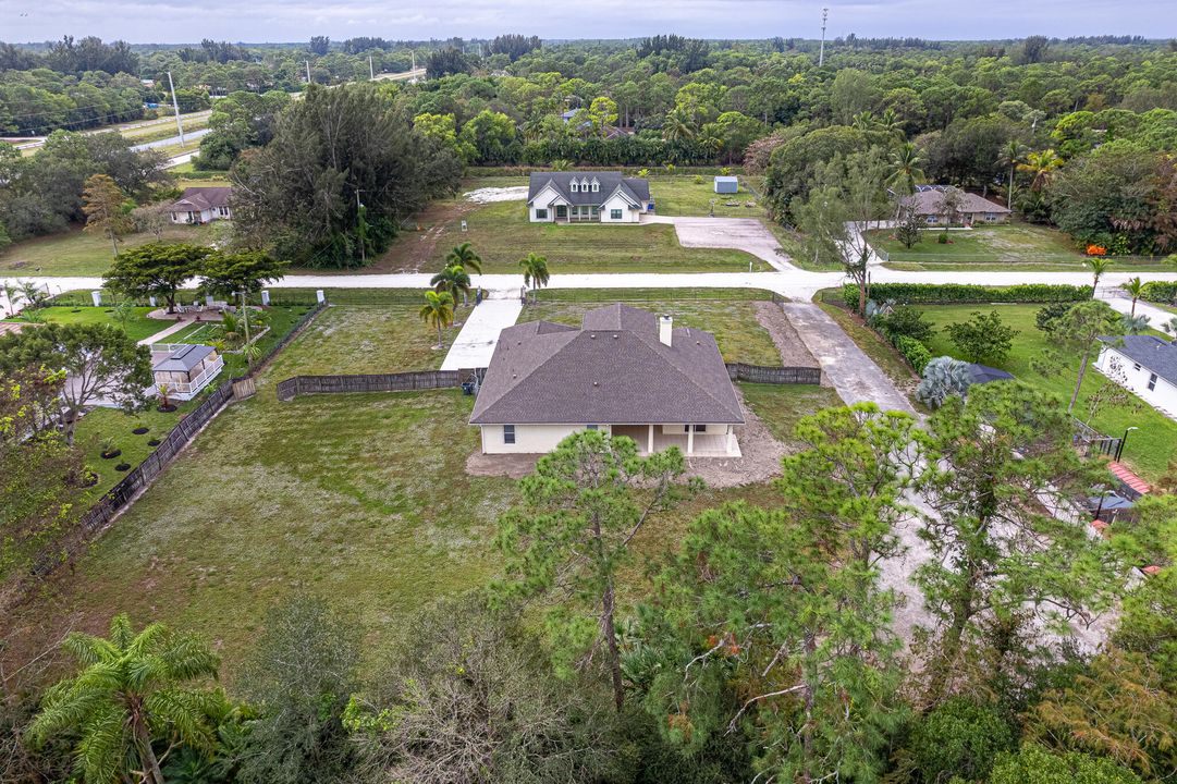 Под контрактом: $740,000 (4 спален, 3 ванн, 2840 Квадратных фут)