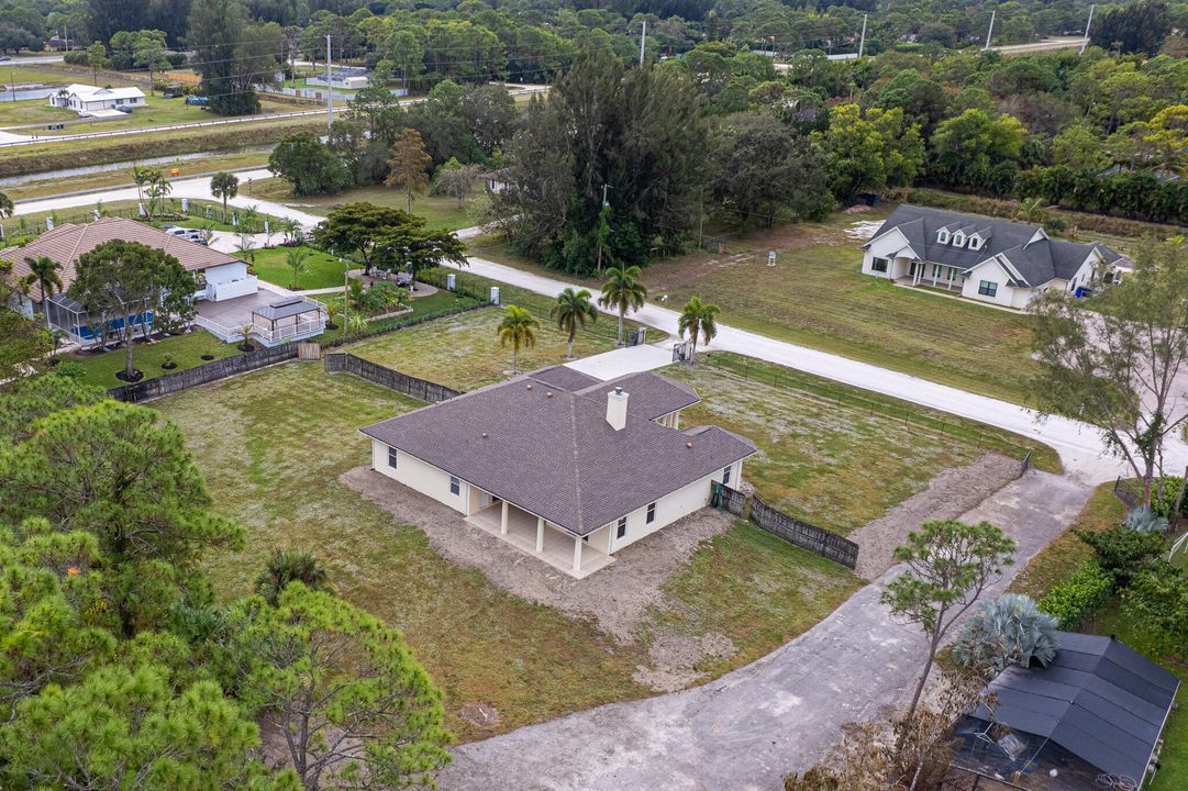 Под контрактом: $740,000 (4 спален, 3 ванн, 2840 Квадратных фут)