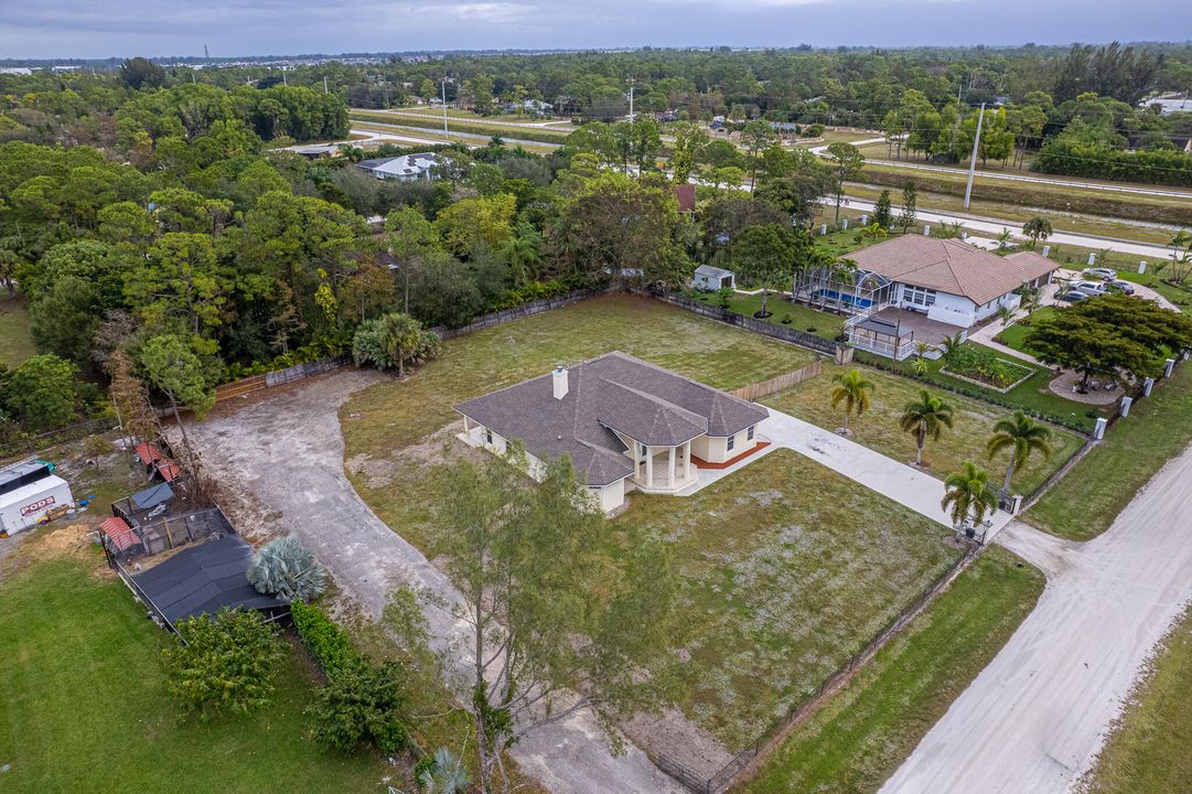 Под контрактом: $740,000 (4 спален, 3 ванн, 2840 Квадратных фут)