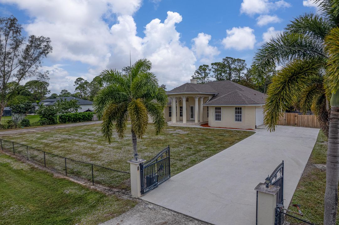 Под контрактом: $740,000 (4 спален, 3 ванн, 2840 Квадратных фут)