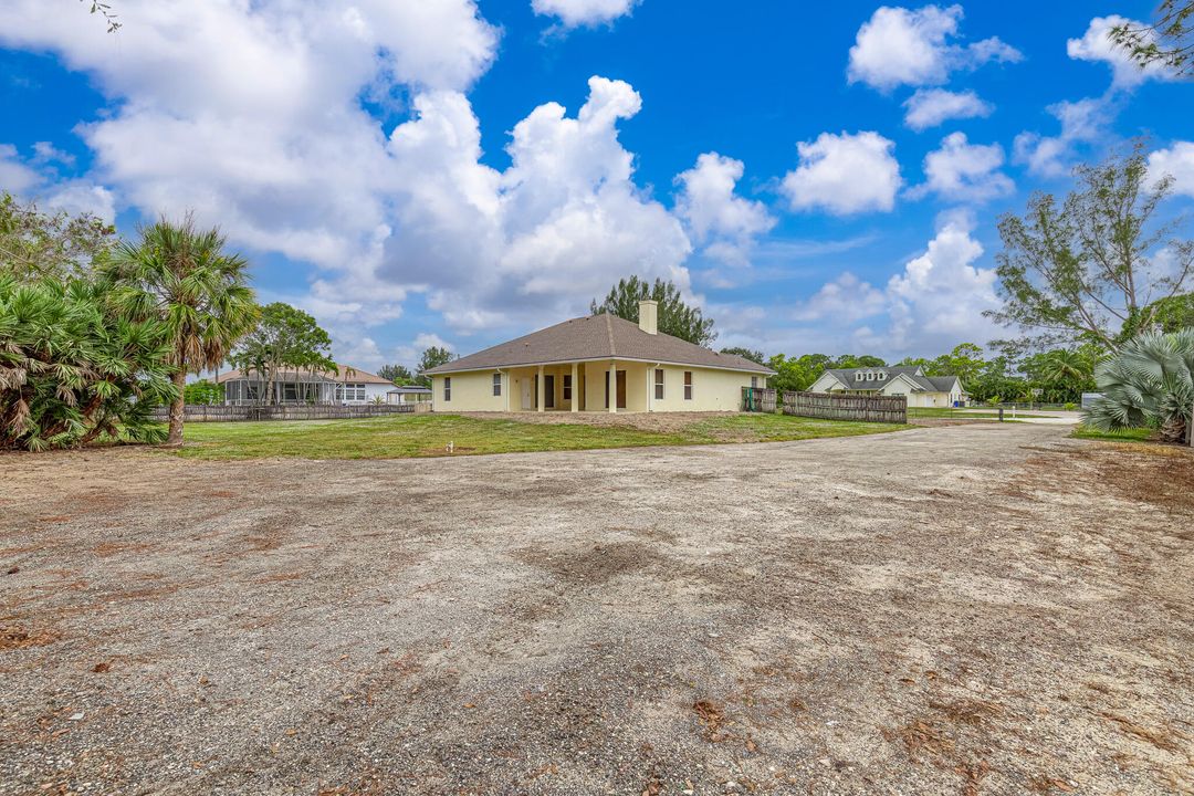 Под контрактом: $740,000 (4 спален, 3 ванн, 2840 Квадратных фут)