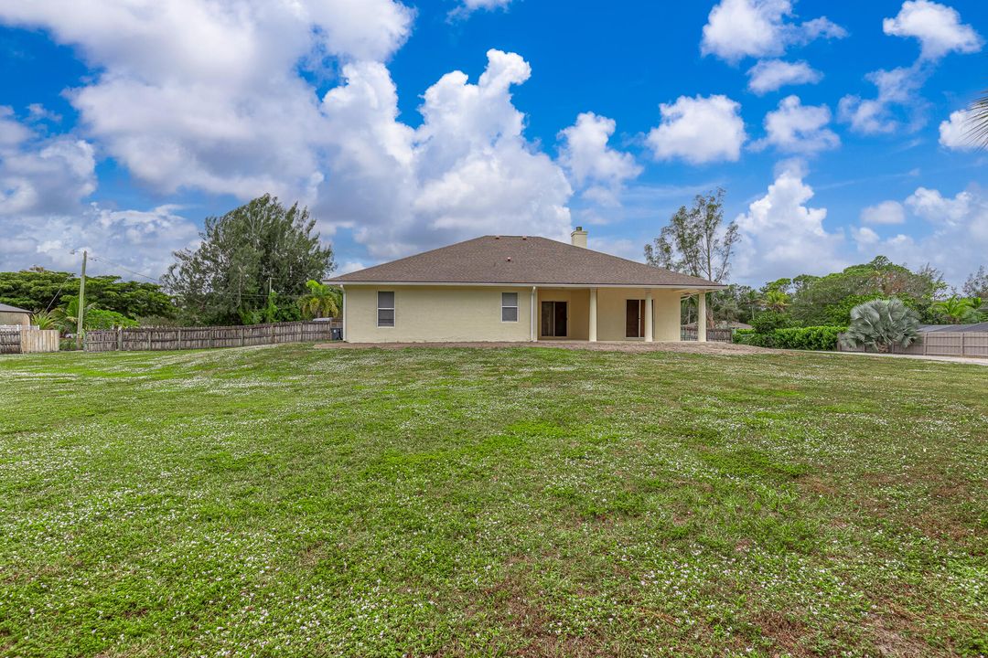 Под контрактом: $740,000 (4 спален, 3 ванн, 2840 Квадратных фут)