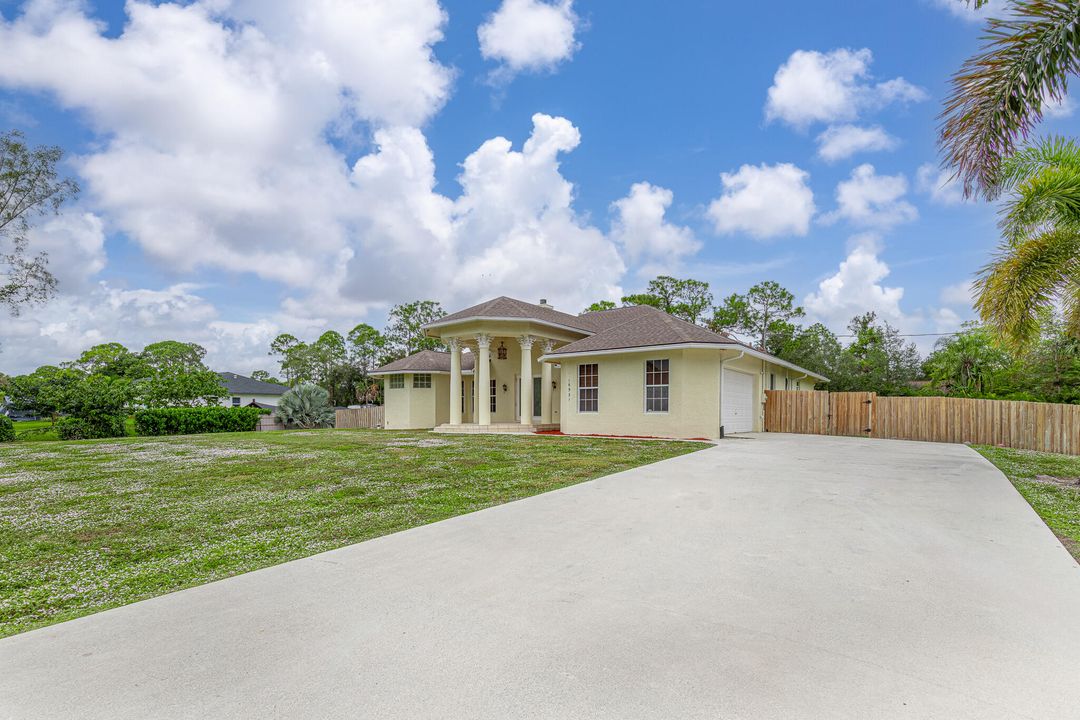 Под контрактом: $740,000 (4 спален, 3 ванн, 2840 Квадратных фут)