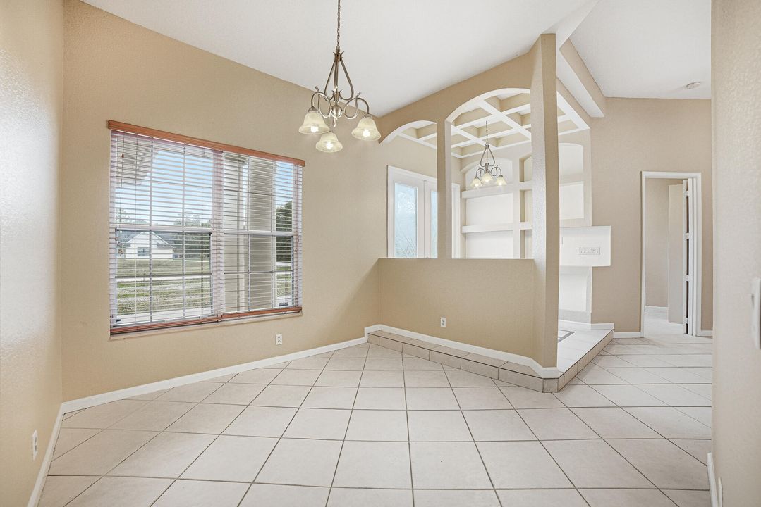 Под контрактом: $740,000 (4 спален, 3 ванн, 2840 Квадратных фут)