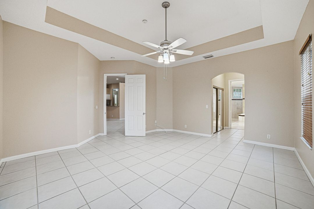 Под контрактом: $740,000 (4 спален, 3 ванн, 2840 Квадратных фут)