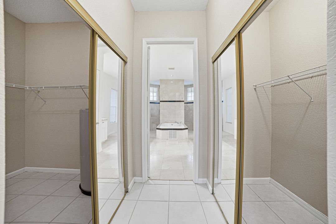 Под контрактом: $740,000 (4 спален, 3 ванн, 2840 Квадратных фут)