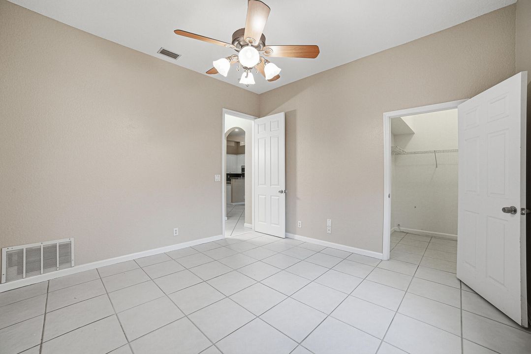 Под контрактом: $740,000 (4 спален, 3 ванн, 2840 Квадратных фут)