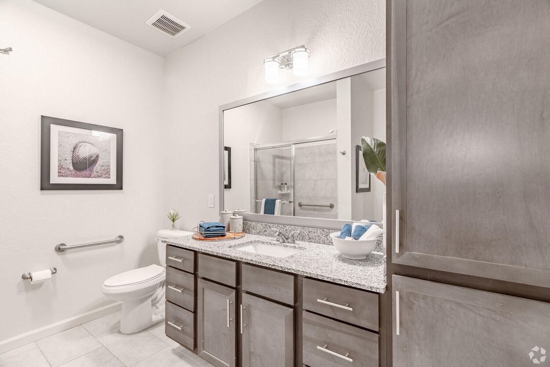 For Rent: $2,655 (2 beds, 1 baths, 1059 Square Feet)