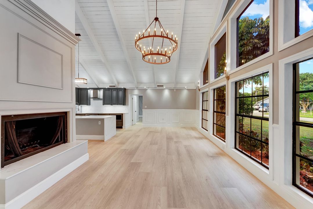 En Venta: $925,000 (3 camas, 2 baños, 1938 Pies cuadrados)